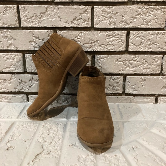 Tan Boots - Picture 2 of 3